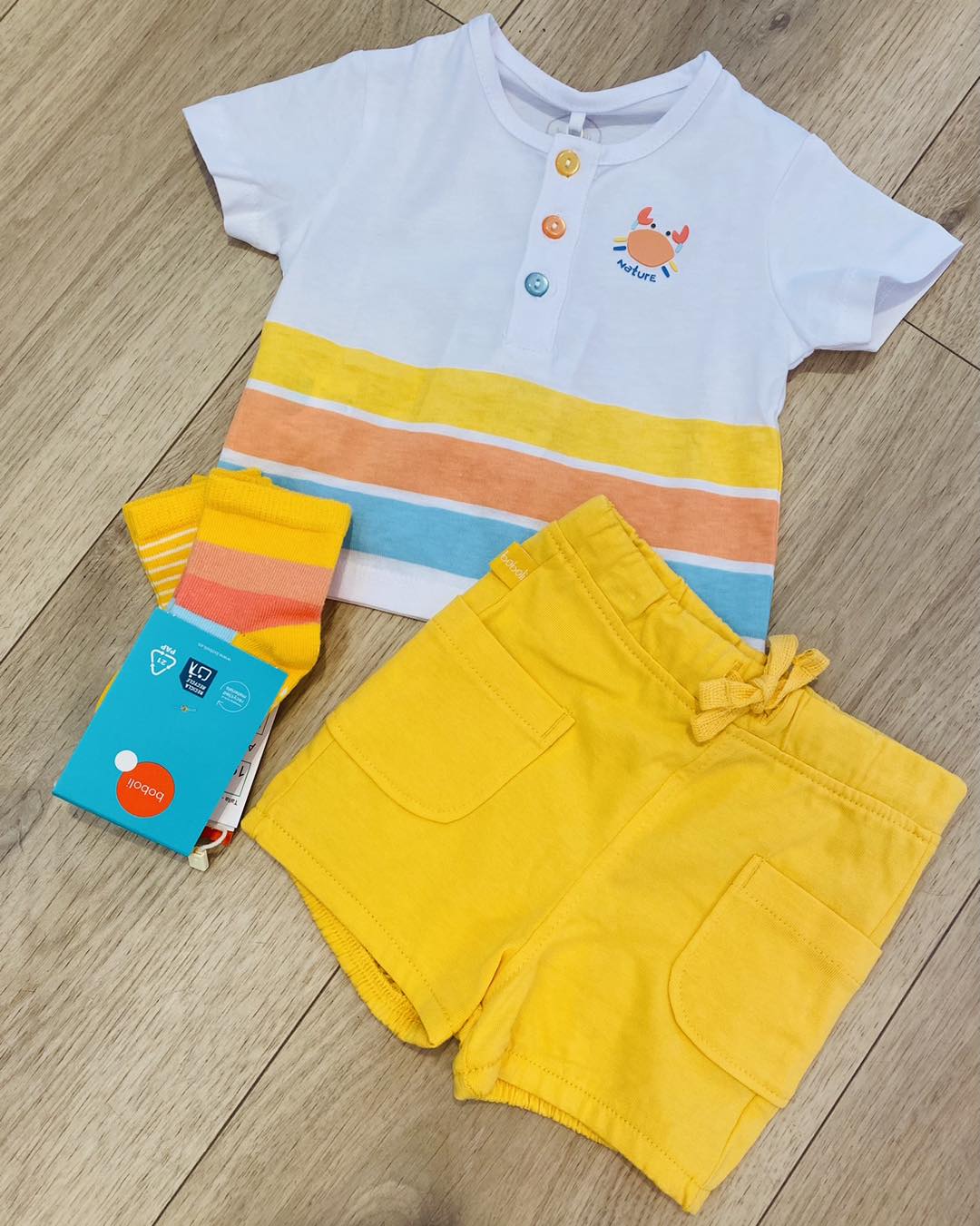 Ensemble bébé été — T-shirt crabe et short jaune